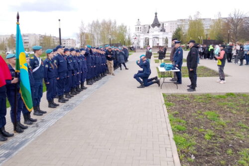 В КОСТРОМЕ КУРСАНТАМ ЦВР «БЕРКУТ», С ЧЕСТЬЮ ПРОШЕДШИМ КВАЛИФИКАЦИОННЫЕ ИСПЫТАНИЯ, ВРУЧЕНЫ ГОЛУБЫЕ БЕРЕТЫ