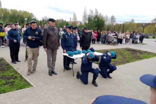В КОСТРОМЕ КУРСАНТАМ ЦВР «БЕРКУТ», С ЧЕСТЬЮ ПРОШЕДШИМ КВАЛИФИКАЦИОННЫЕ ИСПЫТАНИЯ, ВРУЧЕНЫ ГОЛУБЫЕ БЕРЕТЫ