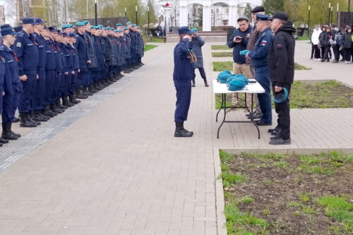 В КОСТРОМЕ КУРСАНТАМ ЦВР «БЕРКУТ», С ЧЕСТЬЮ ПРОШЕДШИМ КВАЛИФИКАЦИОННЫЕ ИСПЫТАНИЯ, ВРУЧЕНЫ ГОЛУБЫЕ БЕРЕТЫ