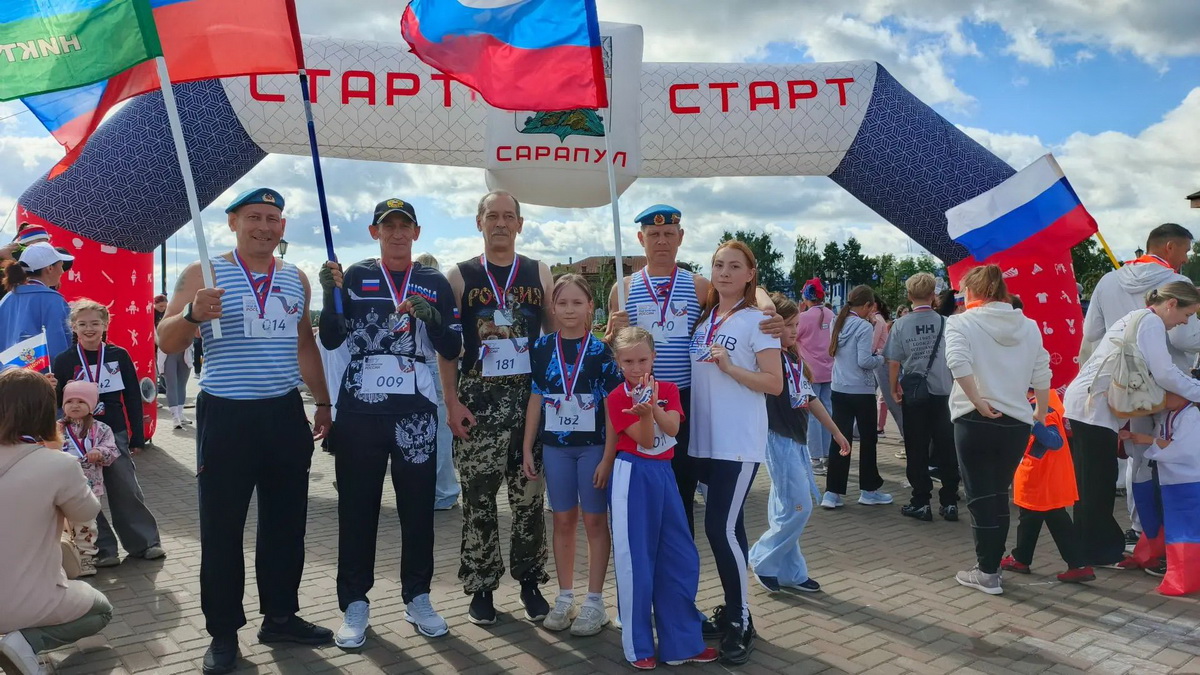 Сарапульское отделение «Союза десантников Удмуртии» приняло участие в организации и проведении мероприятия, посвящённого Дню флага России