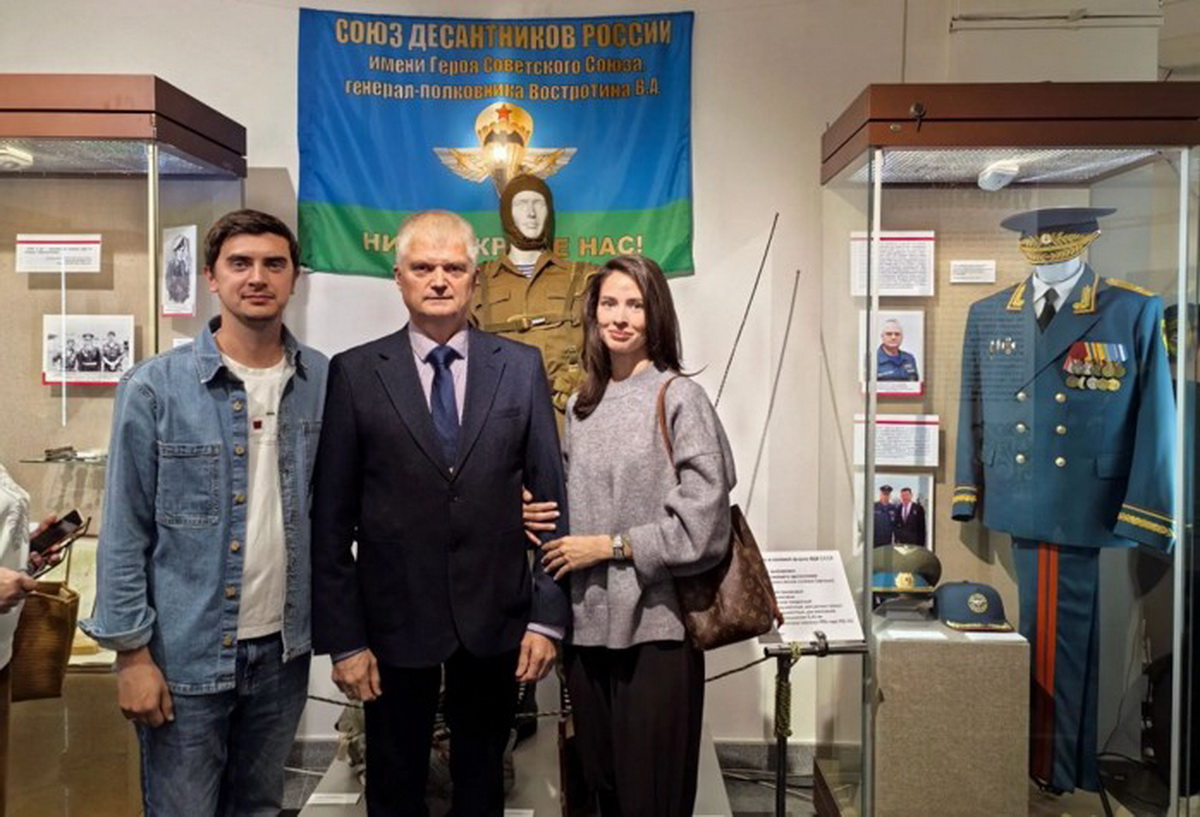 «Союз десантников Удмуртии» принял активное участие в открытии и проведении выставки «Генеральское собрание - 25 лет», которое прошло в Музейно-выставочном комплексе стрелкового оружия имени М.Т. Калашникова