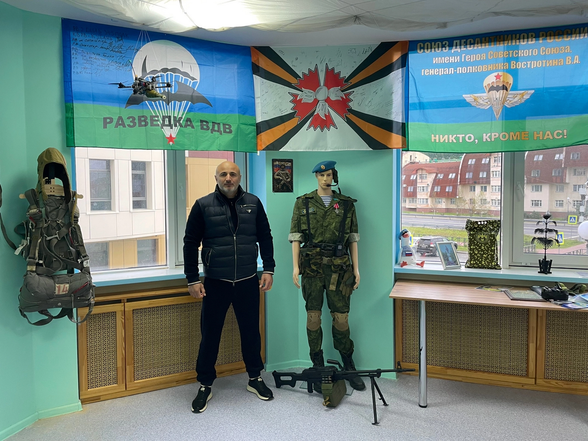 Благодарим Сабанчиева Загира Умаровича за систематическую безвозмездную благотворительную помощь, оказанную медицинской роте 345-го гвардейского парашютно-десантного полка ВДВ имени Героя Советского Союза, генерал-полковника Востротина Валерия Александровича